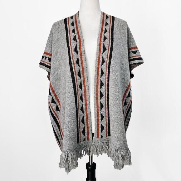 Earthbound Gray Patterned Knit Poncho with Fringe Small - Picture 1 of 9